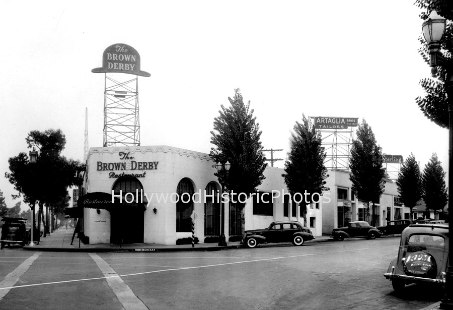 Brown Derby Restaurant Rodeo Drive and Wilshire 1948.jpg
